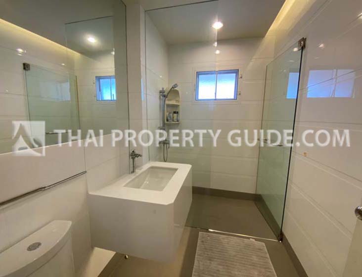 House with Private Pool in Bangnatrad 